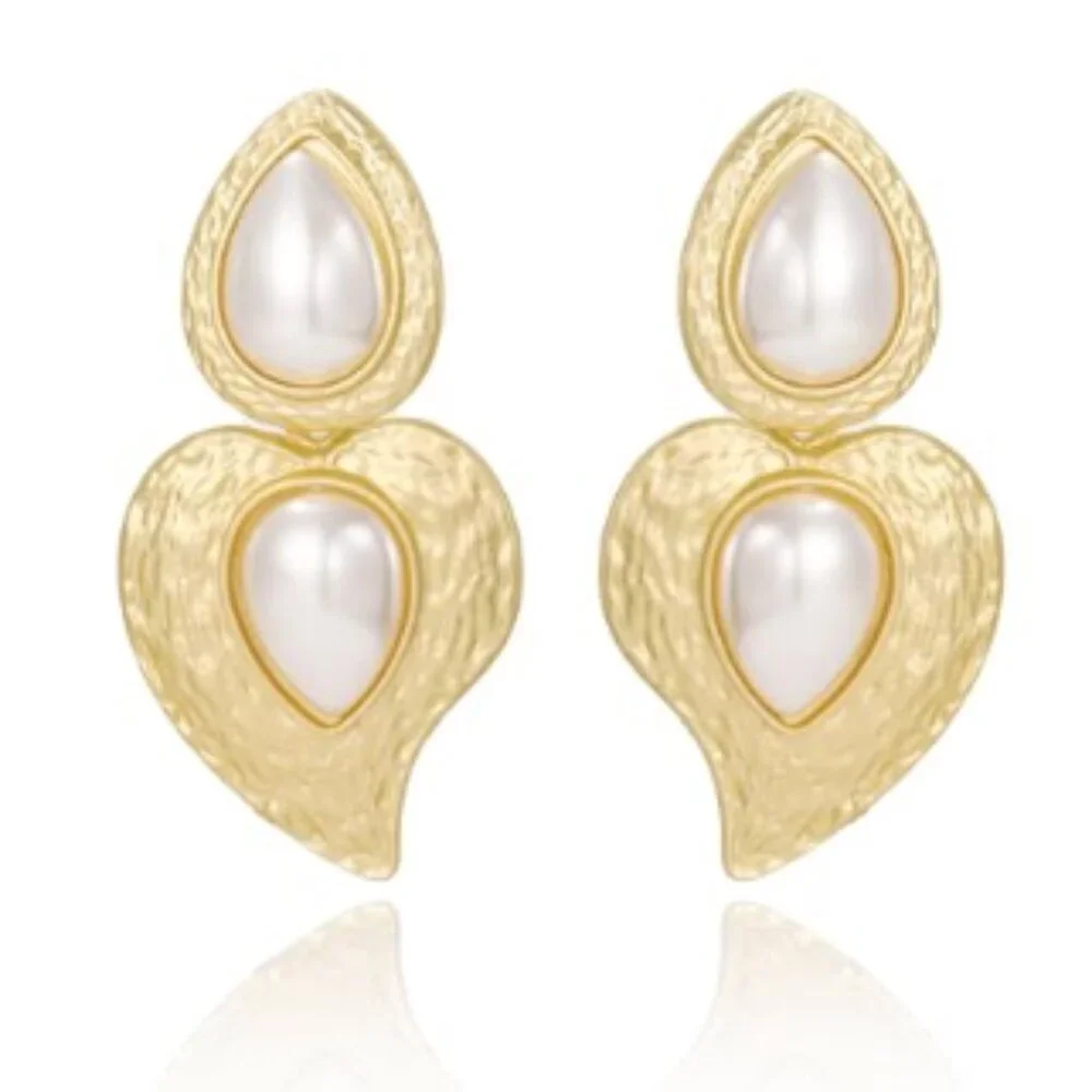 Gold Heart Pearl Earrings – Romantic, Elegant & Feminine
